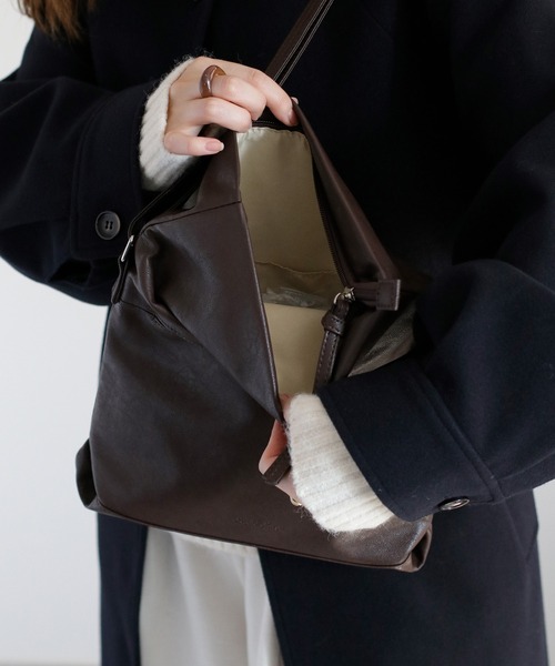 Legato Largo（レガートラルゴ）の「【Legato Largo】洗えるかばん フェイクレザークチオレショルダーバッグ〈ユニセックス〉（ショルダーバッグ・レディース・ダークブラウン/ブラック/アイボリー・FREE）」の19枚目の写真