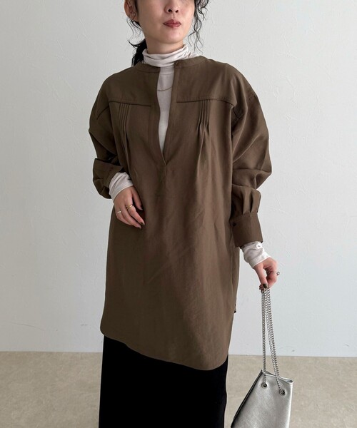 fredy emue(フレディエミュ)の「キルティングチュニックブラウス(シャツ/ブラウス・レディース・ブラウン/ブラック/オフホワイト・38)」の4枚目の写真