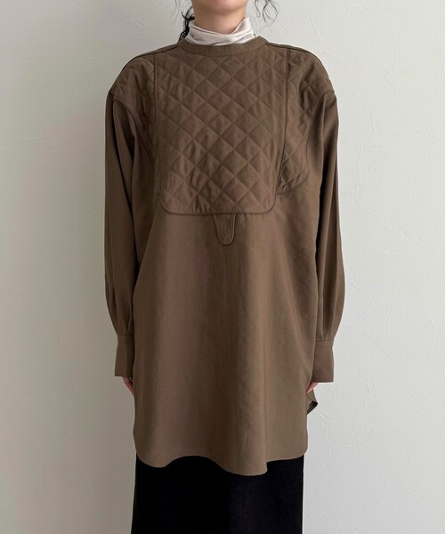 fredy emue(フレディエミュ)の「キルティングチュニックブラウス(シャツ/ブラウス・レディース・ブラウン/ブラック/オフホワイト・38)」の5枚目の写真