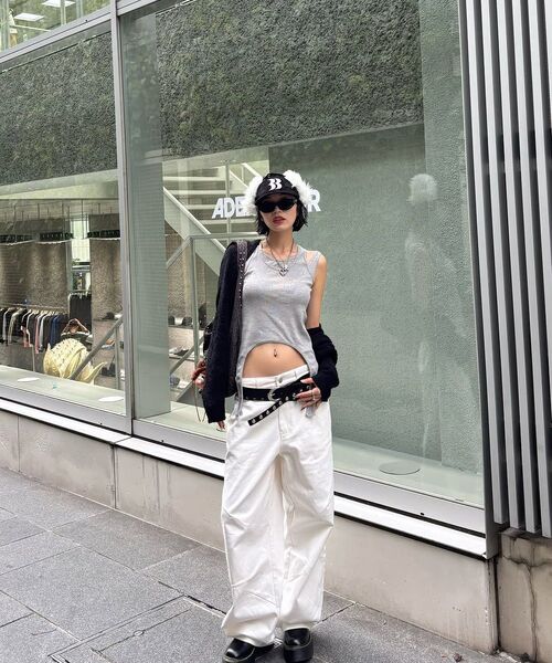ROCKCAKE(ロックケーキ)の「アイレット R ポケット カーブパンツ - ホワイト(その他パンツ・レディース・その他・MEDIUM/SMALL)」の2枚目の写真