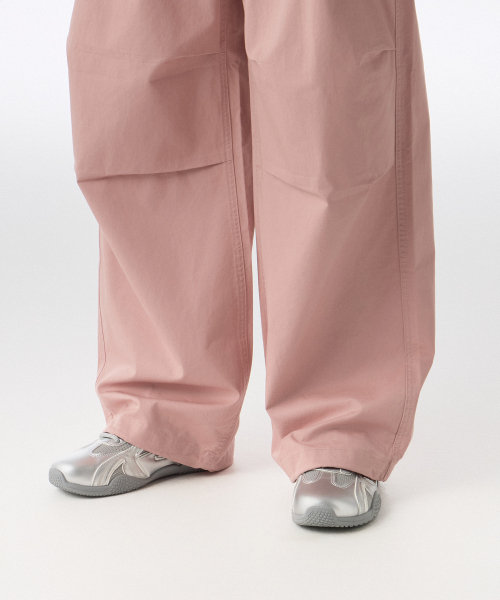 MUSINSA STANDARD WOMAN（ムシンサスタンダードウーマン）の「ウィメンズコットンパラシュートパンツ[デザートピンク]（スウェットパンツ・レディース・その他・30/24/26/28/22）」の2枚目の写真