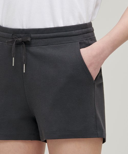 MUSINSA STANDARD WOMAN（ムシンサスタンダードウーマン）の「ウィメンズラウンジショーツ[ダークグレー]（その他パンツ・レディース・その他・MEDIUM/LARGE/X-SMALL/SMALL）」の4枚目の写真