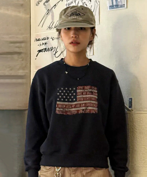 AECA(エイカ)の「EASY & FREE FLAG SWEAT SHIRTS-NAVY(スウェット・レディース・その他・LARGE/X-LARGE/SMALL/MEDIUM)」の1枚目の写真