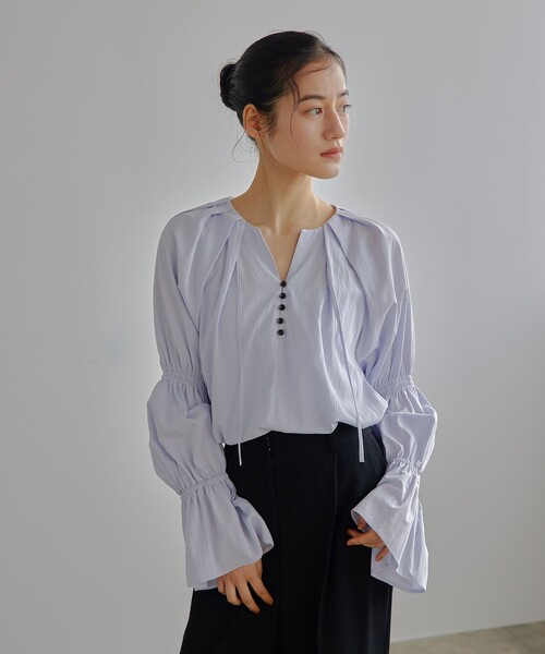 EMMEL REFINES(エメルリファインズ)の「<EMMEL REFINES>EM フロントボタン ソデシャーリング ブラウス(シャツ/ブラウス・レディース・ライム/クリーム/ライラック・FREE)」の5枚目の写真