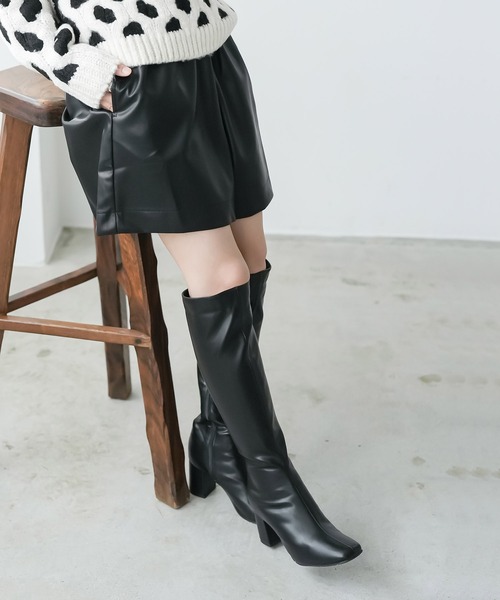 mili an deni(ミリアンデニ)の「フェイクレザーハーフパンツ(その他パンツ・レディース・ブラック・M)」の2枚目の写真