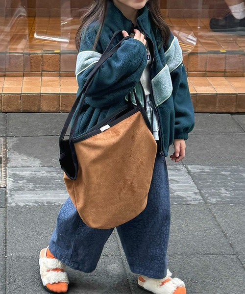 aimoha(アイモハ)の「【aimoha-KIDS-】キッズ ボアジップアップブルゾン (AW)(ブルゾン・キッズ・ネイビー/ベージュ・120/90/100/110/130)」の11枚目の写真
