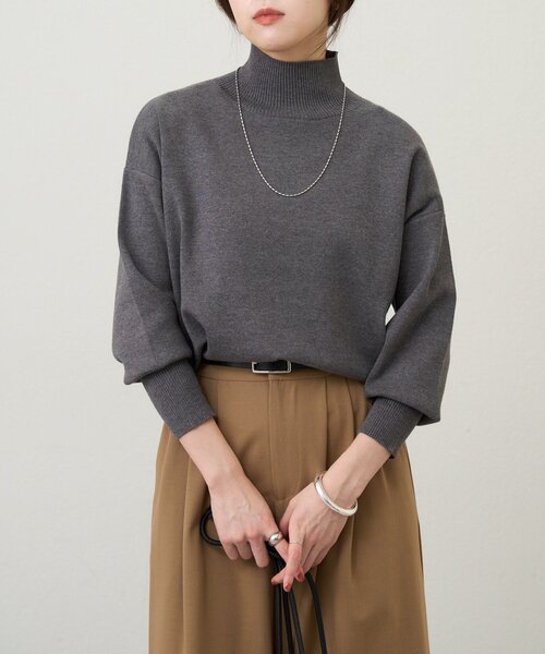 SHENERY(シーナリー)の「総針ハイネックニット(ニット/セーター・レディース・チャコールグレー/イエロー/オフホワイト/ブラック・FREE)」の3枚目の写真