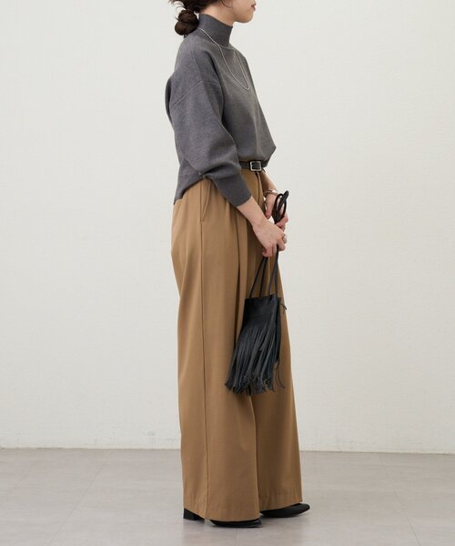 SHENERY(シーナリー)の「総針ハイネックニット(ニット/セーター・レディース・チャコールグレー/イエロー/オフホワイト/ブラック・FREE)」の6枚目の写真