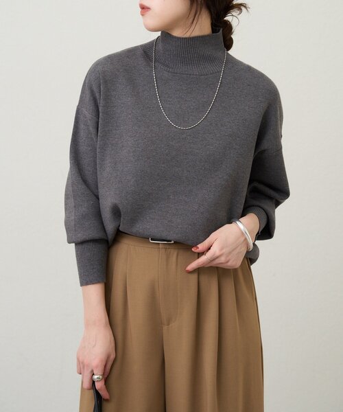 SHENERY(シーナリー)の「総針ハイネックニット(ニット/セーター・レディース・チャコールグレー/イエロー/オフホワイト/ブラック・FREE)」の7枚目の写真