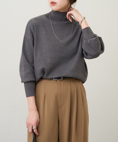 SHENERY(シーナリー)の「総針ハイネックニット(ニット/セーター・レディース・チャコールグレー/イエロー/オフホワイト/ブラック・FREE)」の9枚目の写真