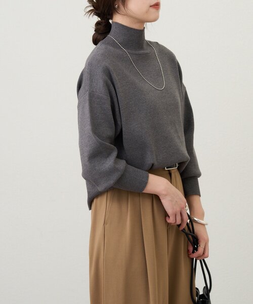 SHENERY(シーナリー)の「総針ハイネックニット(ニット/セーター・レディース・チャコールグレー/イエロー/オフホワイト/ブラック・FREE)」の12枚目の写真