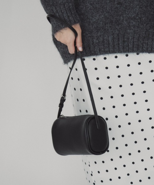 duei(デュイ)の「フェイクレザーミニショルダーバッグ(ショルダーバッグ・レディース・ブラック/レッド・FREE)」の4枚目の写真