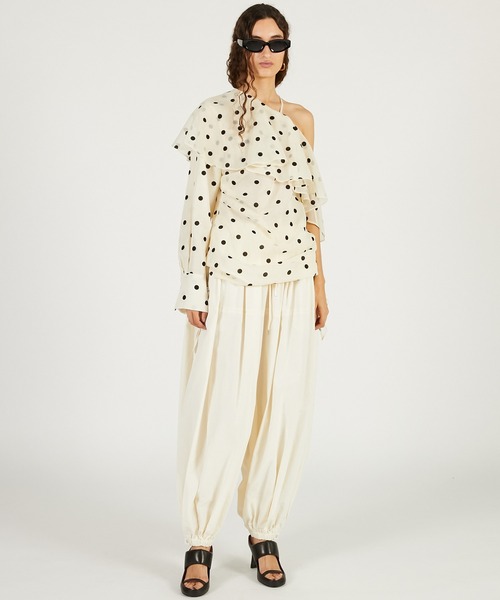 PRANK PROJECT(プランクプロジェクト)の「【2026Spring Pre-Order】ワンショルラッフルトップ / One-Shoulder Ruffled Top(その他トップス・レディース・ブラック/アイボリー・FREE)」の4枚目の写真