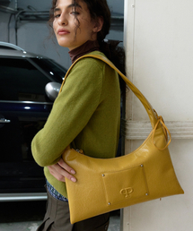 CHRISTINE PROJECT（クリスティンプロジェクト）の「EYELET FLAT SHOULDER BAG(MUSTARD)（ショルダーバッグ・レディース）」