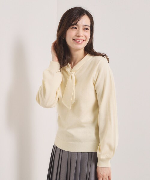 ITS'DEMO（イッツデモ）の「【手洗い可】総針ボウタイニット（ニット/セーター・レディース・ブラック/サックスブルー/オフホワイト/サンドベージュ・00）」の6枚目の写真