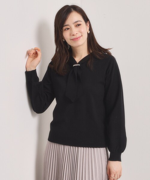 ITS'DEMO（イッツデモ）の「【手洗い可】総針ボウタイニット（ニット/セーター・レディース・ブラック/サックスブルー/オフホワイト/サンドベージュ・00）」の9枚目の写真