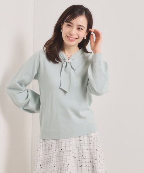 ITS'DEMO（イッツデモ）の「【手洗い可】総針ボウタイニット（ニット/セーター・レディース・ブラック/サックスブルー/オフホワイト/サンドベージュ・00）」の17枚目の写真