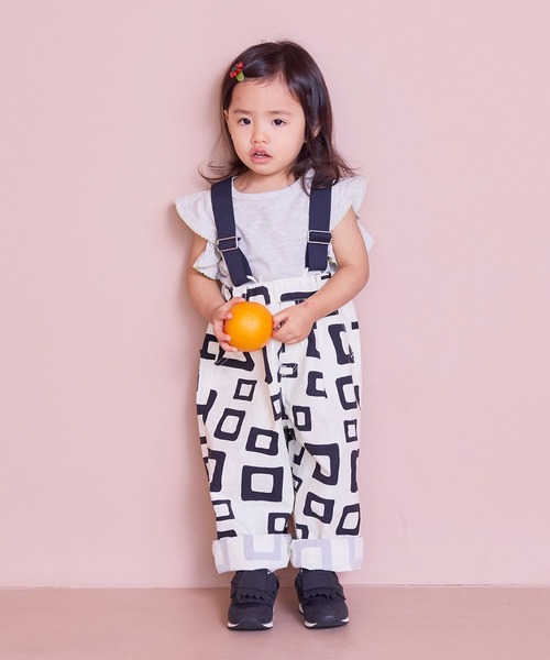 MARKEY'S（マーキーズ）の「ツイル総柄エヴォルブサロペット（サロペット/オーバーオール・キッズ・イエロー系その他/ブラック系その他/グリーン系その他/レッド系その他・150/120/110/100/90/140/130）」の2枚目の写真