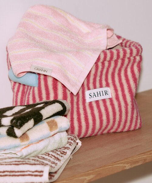 BIRTHDAY BAR（バースデイバー）の「【GRANN グラン】FACE TOWEL　フェイスタオル（タオル・レディース・ブルー/ピンク・0）」の3枚目の写真