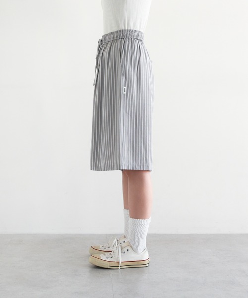ANME(アンメ)の「レーヨンストライプイージーショートパンツ(その他パンツ・レディース・モカ/グレー/サックスブルー・M/L/XL)」の5枚目の写真