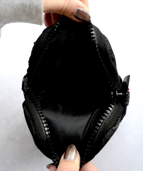 EDWIN（エドウィン）の「デニム ポーチ エドウィン 「スマホ用マルチポーチ」 ショルダーストラップ付き スマホポーチ カラビナ（スマホグッズ・メンズ・インディゴブルー/ブラック・ONE SIZE）」の10枚目の写真