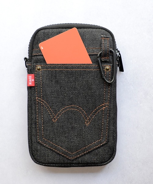 EDWIN（エドウィン）の「デニム ポーチ エドウィン 「スマホ用マルチポーチ」 ショルダーストラップ付き スマホポーチ カラビナ（スマホグッズ・メンズ・インディゴブルー/ブラック・ONE SIZE）」の8枚目の写真