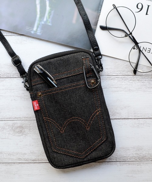 EDWIN（エドウィン）の「デニム ポーチ エドウィン 「スマホ用マルチポーチ」 ショルダーストラップ付き スマホポーチ カラビナ（スマホグッズ・メンズ・インディゴブルー/ブラック・ONE SIZE）」の4枚目の写真