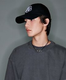 ATTENTIONROW（アテンションロー）の「ビッグフラワーロゴ刺繍ボールキャップ（ブラック）（キャップ）」