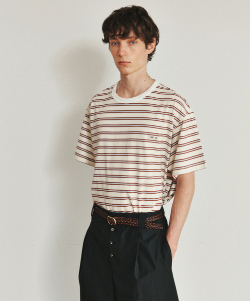 HEUTE(ホイテ)の「HET LOGO STRIPE T-SHIRT (RED)(Tシャツ/カットソー・メンズ・レッド・M/L)」の1枚目の写真