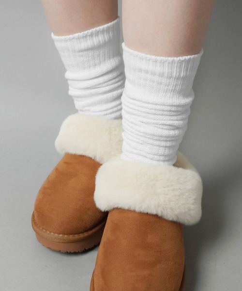 SPINNS(スピンズ)の「長めのサイズ感が可愛い★50cm ルーズソックス / Made in japan(ソックス/靴下・レディース・ブラック/ホワイト/アイボリー・ONESIZE)」の2枚目の写真