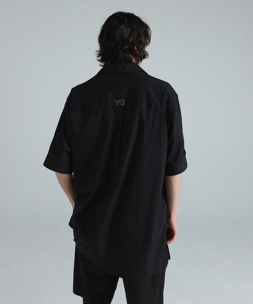 Y-3(ワイスリー)の「Y-3 UT SHORT SLEEVE SHIRT(シャツ/ブラウス・メンズ・ブラック・X-SMALL/SMALL/MEDIUM/LARGE/X-LARGE)」の2枚目の写真