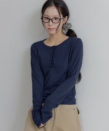 UNE MANSION | 【2026SS新作アイテム】【UNE ORIGINAL】パールボタンラブリーフリルリブ長袖カットソー(Tシャツ/カットソー)