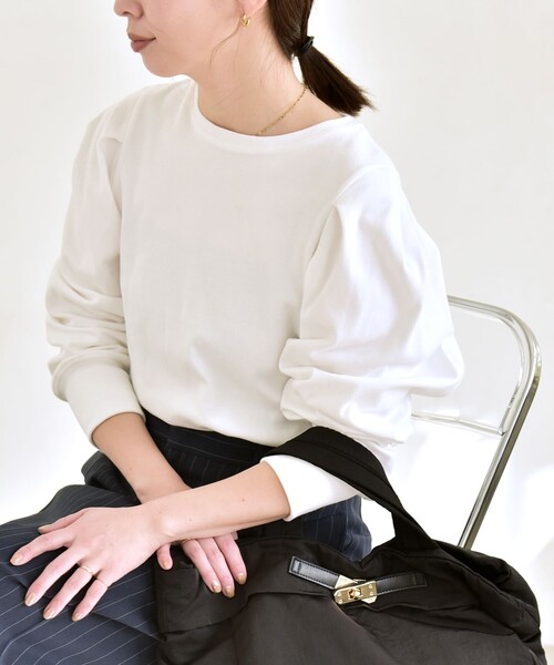 quaranciel(カランシエル)の「quaranciel:〈洗濯機可能〉パワーショルダー クルーネック プルオーバー(Tシャツ/カットソー・レディース・ホワイト/ブラック・ONE SIZE)」の2枚目の写真