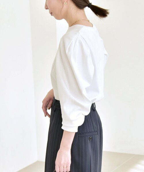 quaranciel(カランシエル)の「quaranciel:〈洗濯機可能〉パワーショルダー クルーネック プルオーバー(Tシャツ/カットソー・レディース・ホワイト/ブラック・ONE SIZE)」の8枚目の写真