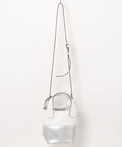 inter-chaussures（インターショシュール）の「【RIPANI】シャイニーツートンスモール2WAYバッグ(Q66404)（ハンドバッグ・レディース・シルバー系その他・ALL）」の2枚目の写真