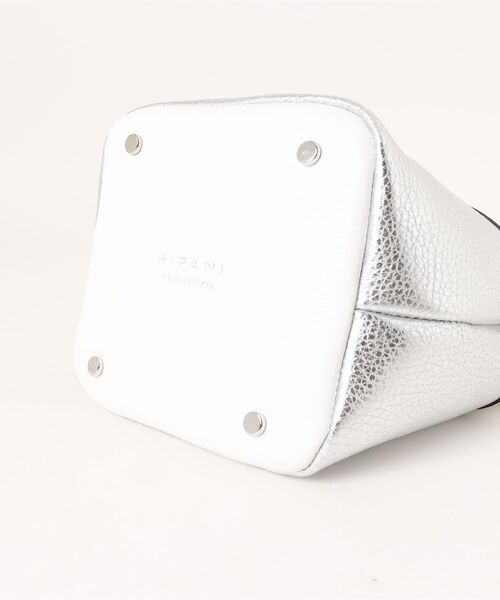 inter-chaussures（インターショシュール）の「【RIPANI】シャイニーツートンスモール2WAYバッグ(Q66404)（ハンドバッグ・レディース・シルバー系その他・ALL）」の3枚目の写真