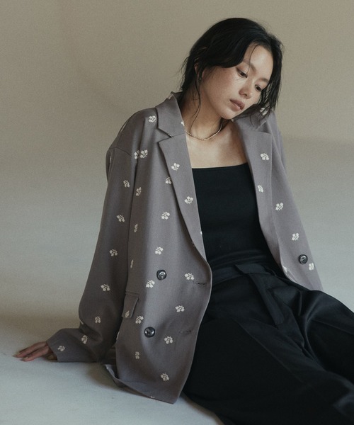 hellam（へラム）の「フラワー刺繍テーラードジャケット（テーラードジャケット・レディース・グレー/ブラック/グリーン・FREE）」の2枚目の写真