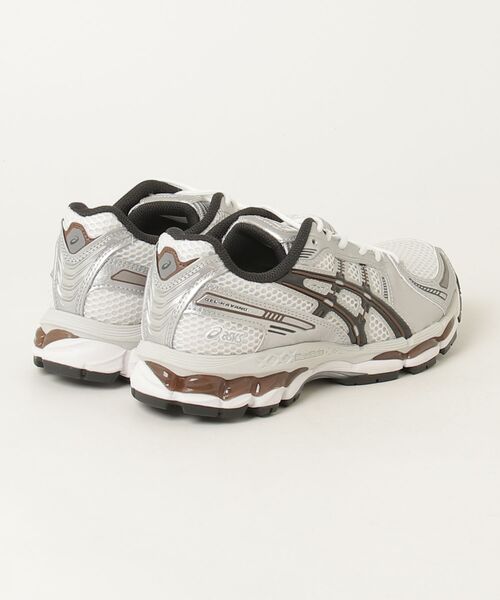 ASICS(アシックス)の「GEL-KAYANO 12.1 / ゲルカヤノ 12.1(スニーカー・メンズ・ホワイト×シルバー・28/23.5/26.5/27/29/23/24/27.5/26/25/24.5/28.5/29.5/25.5)」の3枚目の写真
