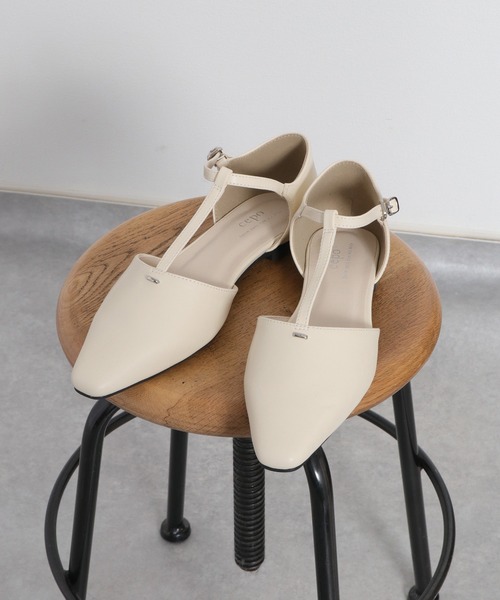 cepo(セポ)の「Tストラップポインテッドトゥパンプス(パンプス・レディース・オフホワイト/ブラック・L/M)」の15枚目の写真