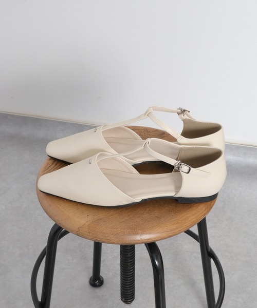 cepo(セポ)の「Tストラップポインテッドトゥパンプス(パンプス・レディース・オフホワイト/ブラック・L/M)」の16枚目の写真