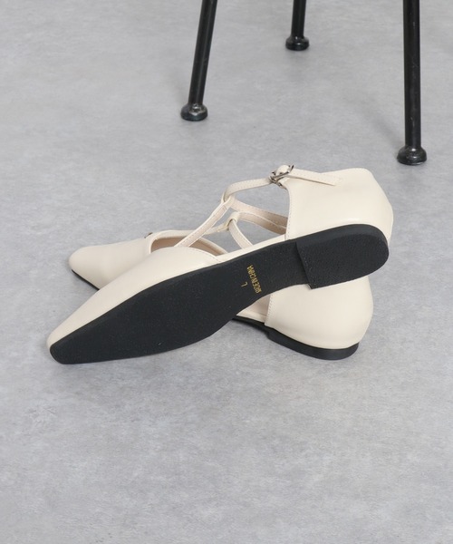 cepo(セポ)の「Tストラップポインテッドトゥパンプス(パンプス・レディース・オフホワイト/ブラック・L/M)」の20枚目の写真