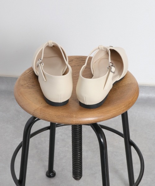 cepo(セポ)の「Tストラップポインテッドトゥパンプス(パンプス・レディース・オフホワイト/ブラック・L/M)」の18枚目の写真