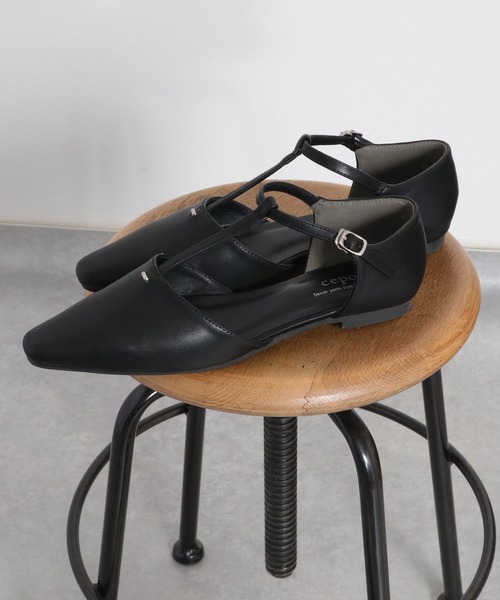 cepo(セポ)の「Tストラップポインテッドトゥパンプス(パンプス・レディース・オフホワイト/ブラック・L/M)」の7枚目の写真