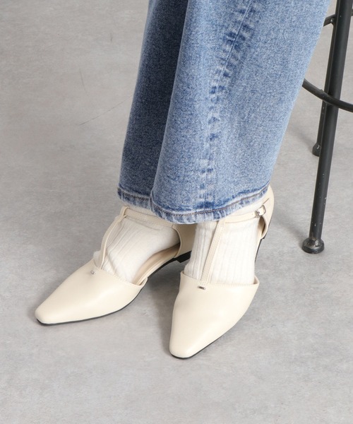 cepo(セポ)の「Tストラップポインテッドトゥパンプス(パンプス・レディース・オフホワイト/ブラック・L/M)」の11枚目の写真