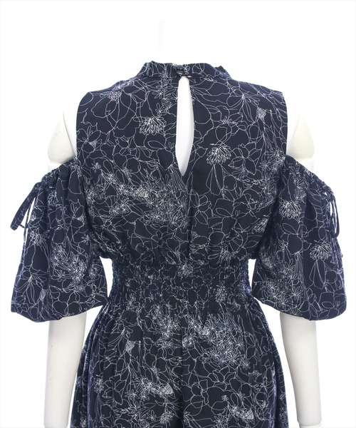 CLEAR BASIC（クリアベーシック）の「【低身長対応／サイズ展開あり】花柄オープンショルダーフレアワンピース[大人 フェミニン 上品 オケージョン]≪新作≫（ワンピース・レディース・ブラック/アイボリー・F/PF）」の3枚目の写真