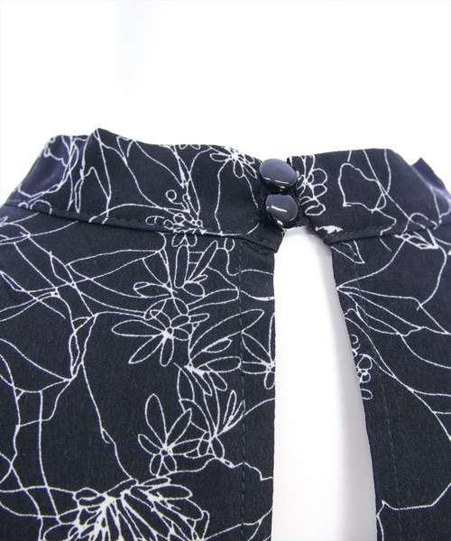 CLEAR BASIC（クリアベーシック）の「【低身長対応／サイズ展開あり】花柄オープンショルダーフレアワンピース[大人 フェミニン 上品 オケージョン]≪新作≫（ワンピース・レディース・ブラック/アイボリー・F/PF）」の4枚目の写真