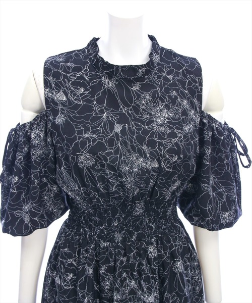 CLEAR BASIC（クリアベーシック）の「【低身長対応／サイズ展開あり】花柄オープンショルダーフレアワンピース[大人 フェミニン 上品 オケージョン]≪新作≫（ワンピース・レディース・ブラック/アイボリー・F/PF）」の6枚目の写真