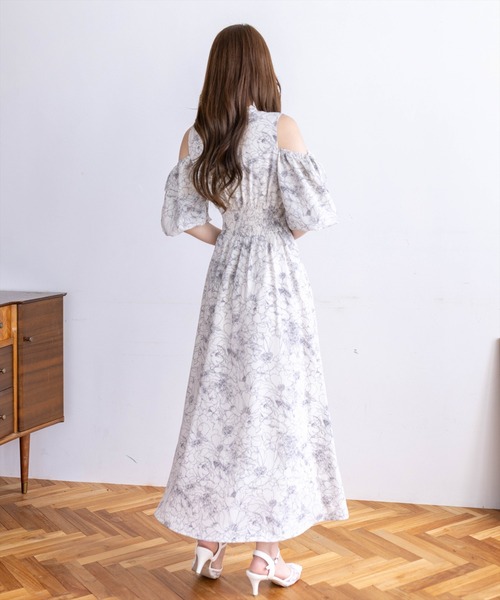 CLEAR BASIC（クリアベーシック）の「【低身長対応／サイズ展開あり】花柄オープンショルダーフレアワンピース[大人 フェミニン 上品 オケージョン]≪新作≫（ワンピース・レディース・ブラック/アイボリー・F/PF）」の15枚目の写真