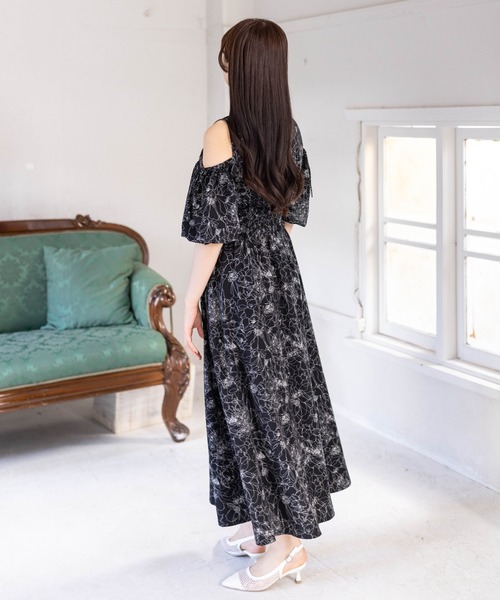 CLEAR BASIC（クリアベーシック）の「【低身長対応／サイズ展開あり】花柄オープンショルダーフレアワンピース[大人 フェミニン 上品 オケージョン]≪新作≫（ワンピース・レディース・ブラック/アイボリー・F/PF）」の18枚目の写真