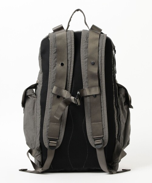C.P. COMPANY（シーピーカンパニー）の「C.P. Company / ACC BACK PACK IN PLN PPR TCH MIX（バックパック/リュック・メンズ・シルバー・ONE SIZE）」の3枚目の写真